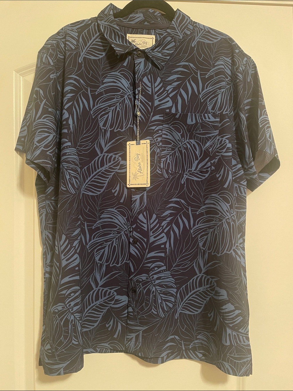 Men's Short-Sleeve Navy Blue Tropical Leaf Button-Down Shirt